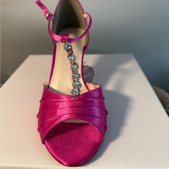 David's Bridal Fuchsia Satin Heels with Rhinestones - Picture 1 of 4